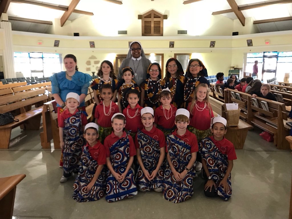 SRReginaHHCJ's tweet photo. Bishop Larkin Catholic School celebrates Catholic Schools Week in style. What an awesome school! Praise God, honor to Mother Mary. #BLSchool. #HHCJ. https://t.co/wz1ajkiVZL
