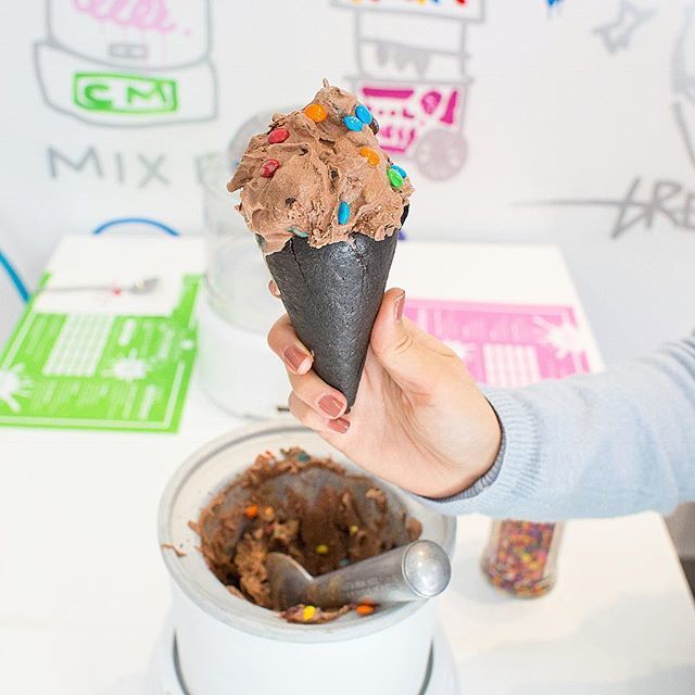 Scooped fresh out of the ice cream maker 😋🍫🍦 #ICECREAMYOUMAKE #coolmess
•
•
•
#icecream #icecreamofinsta #icecreamlover #icecreamlovers #iloveicecream #icecreamtime #newforkcity #nyceats #nycfat #eatingnyc #eatingnewyork #nyceeeeeats #chewyorkcit… ift.tt/2s0IO4I
