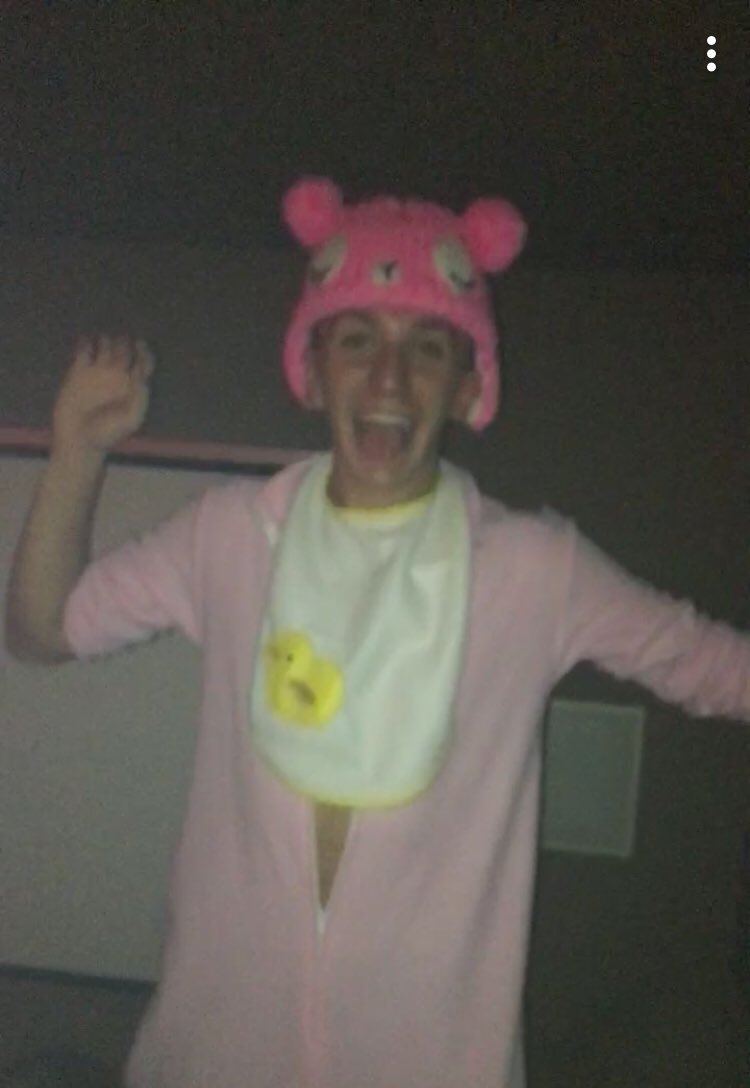 TheMapleForest's tweet photo. Varsity basketball home game tomorrow against Stoney creek. 7pm. Come out and be loud in you pajamas π§¦πππ₯#ubed #andrewwya #stoneycreeknappin https://t.co/5mgk9WaQO4