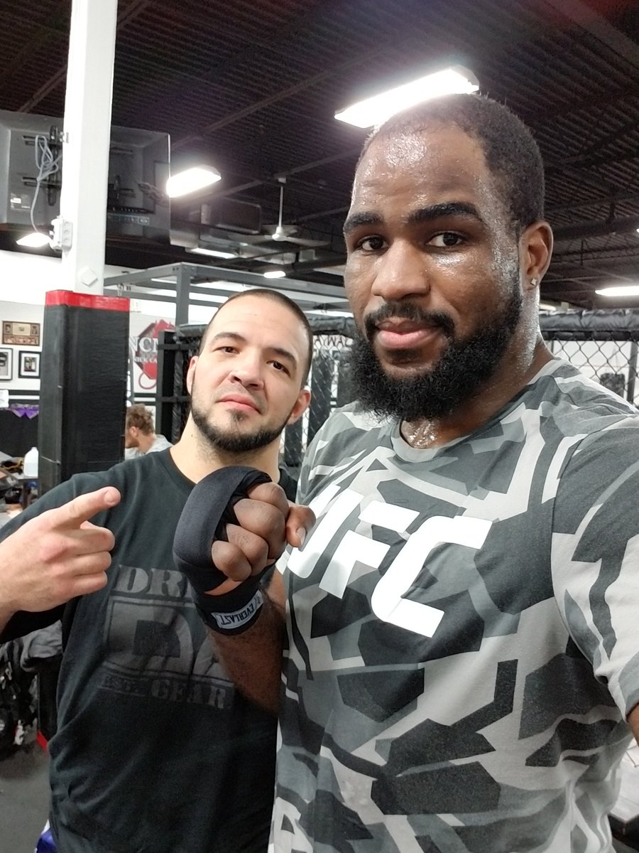CoreyA_MMA's tweet photo. Doing what needs to be done so I can get these fights won! Good work with my brotha @jmeals2013 to cap off my training day. Back on the grind full time and I won't stop until I get mine!! #ufc #driven #timetosaddleup #believe https://t.co/cbHCZCcqkX