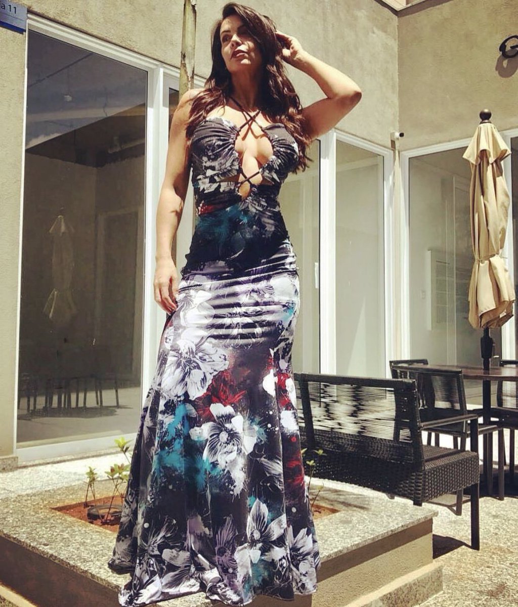 Fc_gigimaritan's tweet photo. A Gizelle Maritan @gizellemaritan está simplesmente maravilhosa !!!
#sexy #sensual #vestidolongo #semcalcinha #semMarcar #gizellemaritan #paparazzo https://t.co/VigwsaYEi4