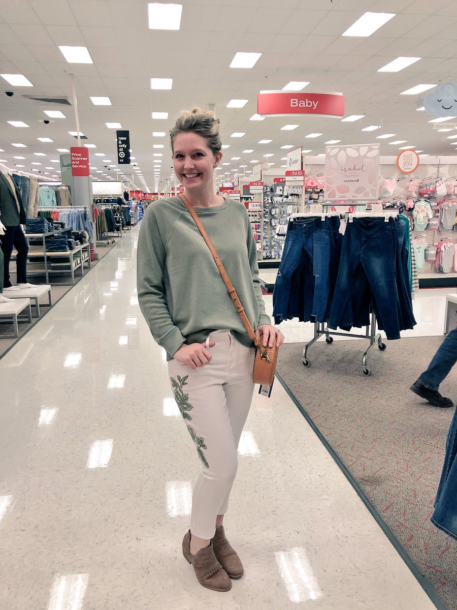 Angie_StyleETL's tweet photo. π―πππππ€·πΌββοΈ Canβt stop wonβt stop! Fit sesh #2 of the day!!!!! #TargetStyle #R100FindYourFit #fitsesh #cantstopwontstop #educate #sellit #styleit @A_Leigh_ @ContrucciJoe @Target @karleykrcilek @Dani_Millis @JulieEnglar @alisonjstephen https://t.co/UPC8vDXRx6