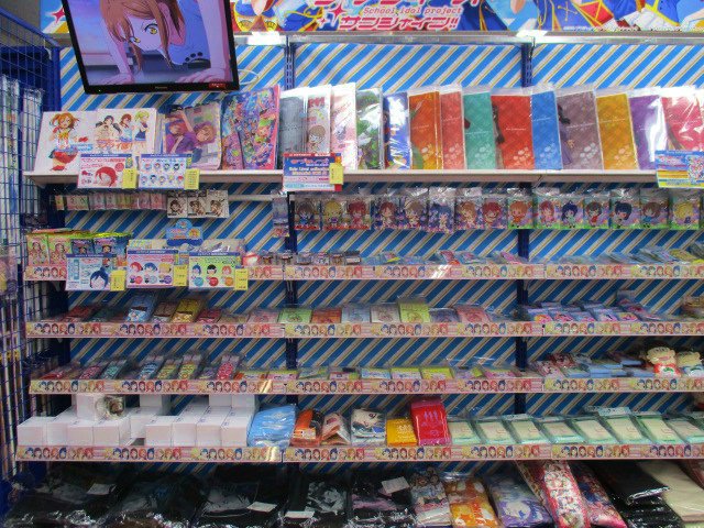 アニメイト池袋本店 コーナー情報 ラブライブ サンシャイン のグッズコーナーを6階に展開中 スマホケース や きゃらぱす チョコ型ラバーストラップ などなど ぜひお買い求め下さいアニ Lovelive