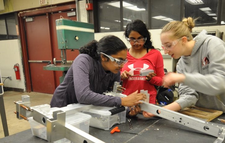 FIRSTTeam999's tweet photo. Build season is halfway over and Team 999 is going strong! #omgrobots https://t.co/wflN2CYGN3