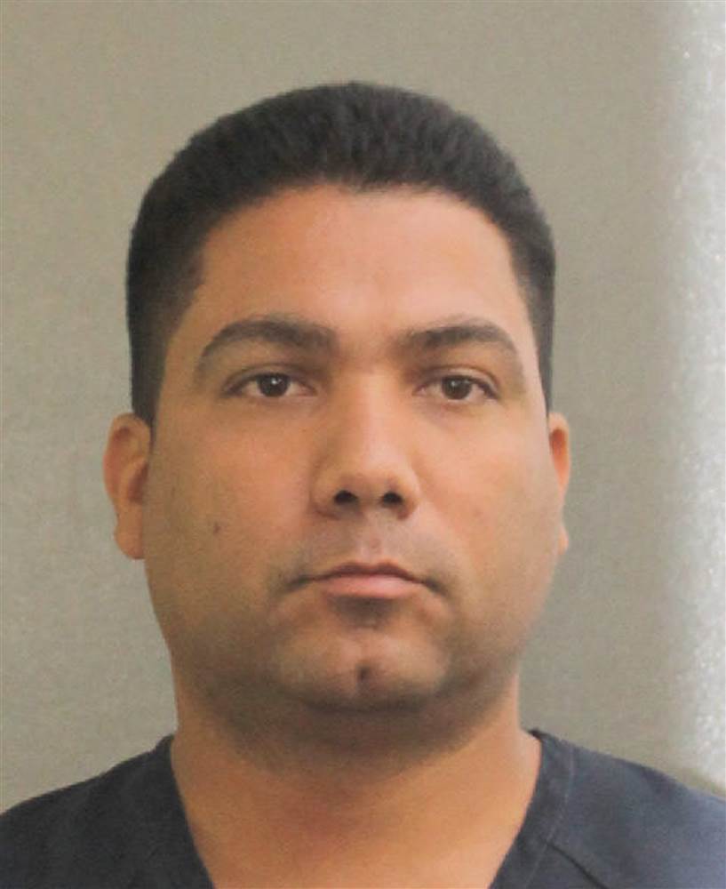 Deputy seeks 'stand your ground' defense in 33-year-old man's fatal shooting bit.ly/2E9i5rE?utm_so… https://t.co/R9jUcSbIeQ