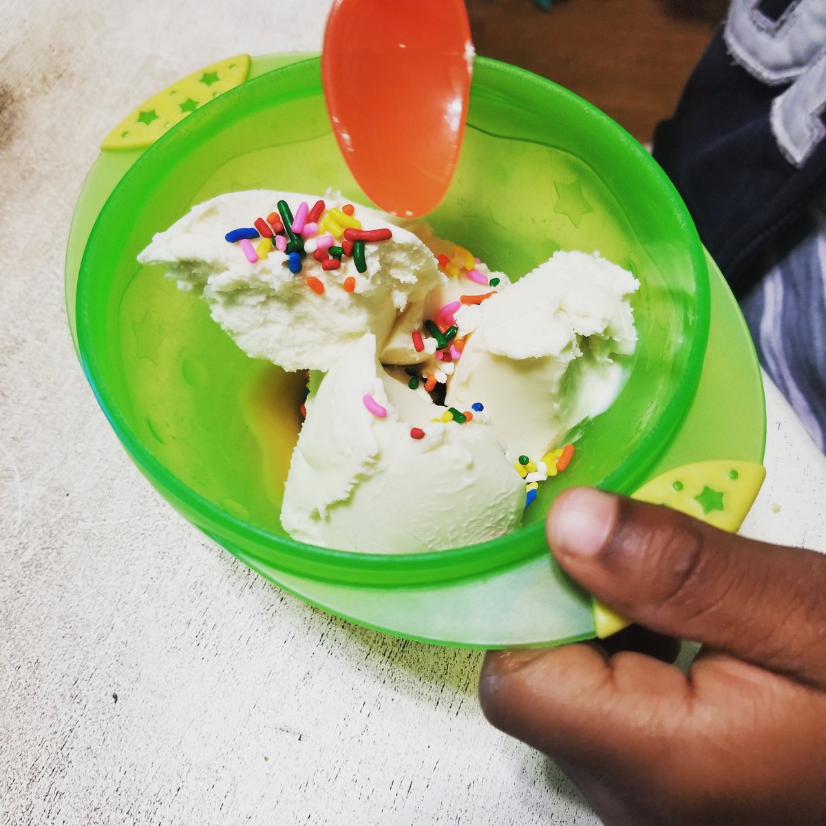 mommablissblog's tweet photo. My son must have sprinkles on his ice cream.  I prefer hot fudge. 😜 What do your kids like? He also likes the flavor french vanilla or vanilla bean. 
#icecream #parenthood #momlife #lakids #lalife #losangeles #losangelesfoodie #kindergarten #mommaproblems https://t.co/ih9nkShXbu