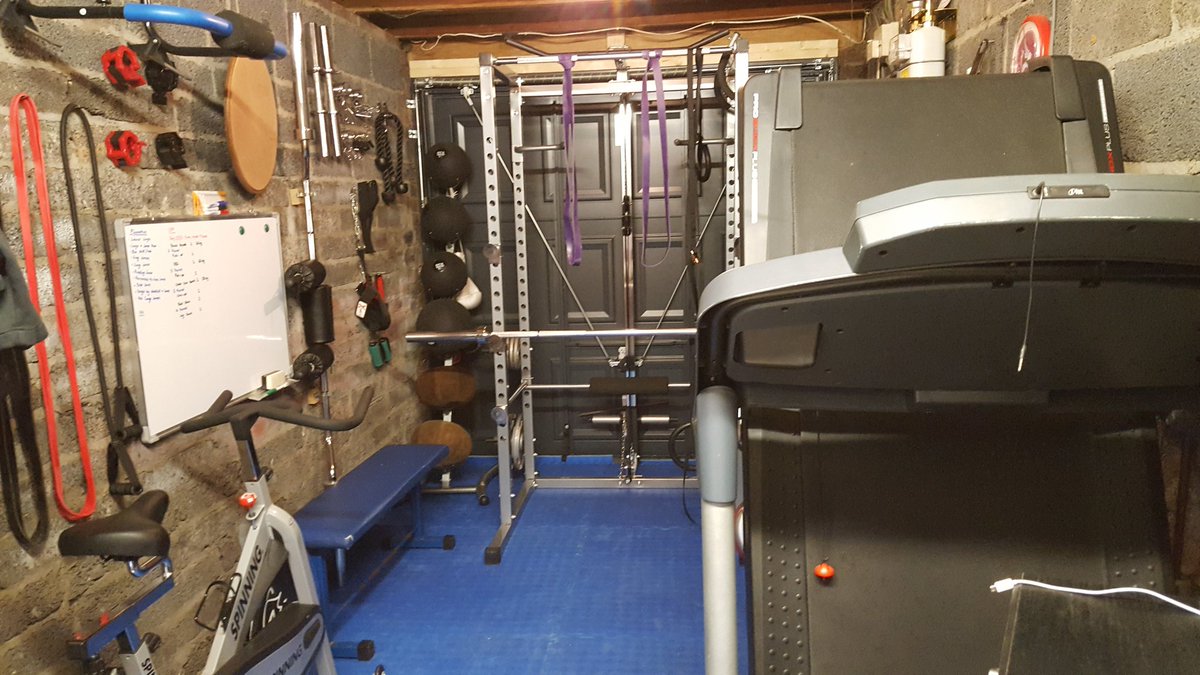 We have been in our new house for little over 3 months now. I can happily say we have finished the two gym's and  we are all very happy 😁💪👊