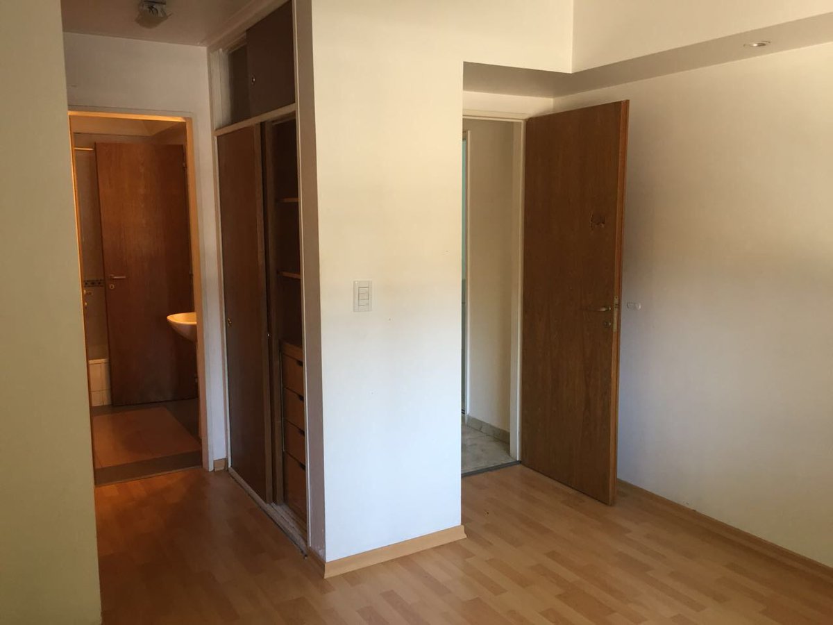 NiroInmo's tweet photo. 📢#Alquiler de PH🏡 #3ambientes en Monte Castro. 
Cuenta con dos dormitorios, uno en suite, living comedor, baño completo, cocina separada, garage y patio.
No dude en consultarnos!! ☎️4635-9663 / 5898 / 5514☎️ 
https://t.co/Tjhcj8lGYc https://t.co/fStw1cBiiG