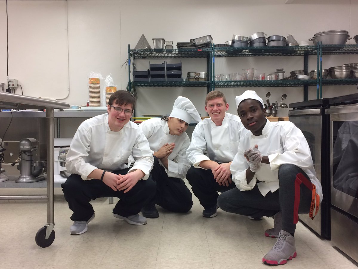 828Deb's tweet image. East high prostart class getting ready to serve!😀