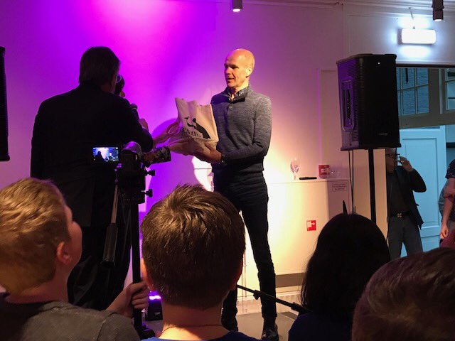 Vandaag de officiële opening van Het Grote Grutto Theater in het <a href="/NatuurmuseumFr/">Natuurmuseum Fryslân</a>!
Uiteraard kon dé popsong... fb.me/1SPNHHCSf