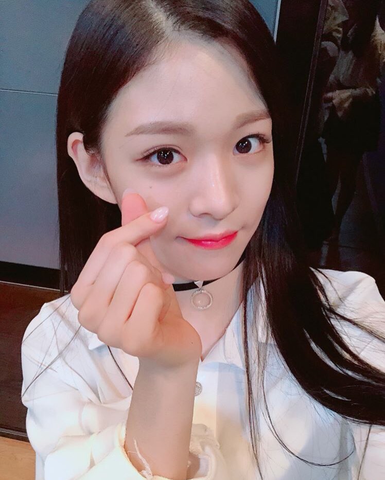 lee chaeyoung pics on Twitter: "♥︎⇢ instagram update #이채영 #fromis_9 #프로