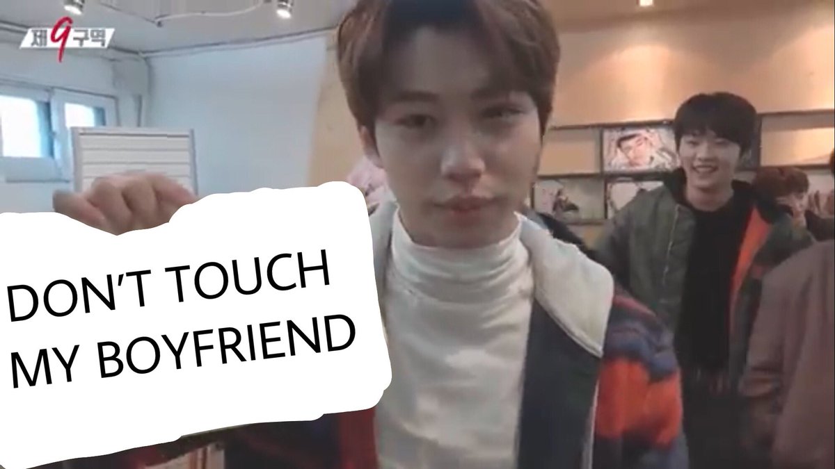 OK BUT MAKING MEMES IS MY NEW HOBBY THIS IS FOR ALL YOU INTERNATIONAL STRAY KIDS STANS (lmao the quality sucks)