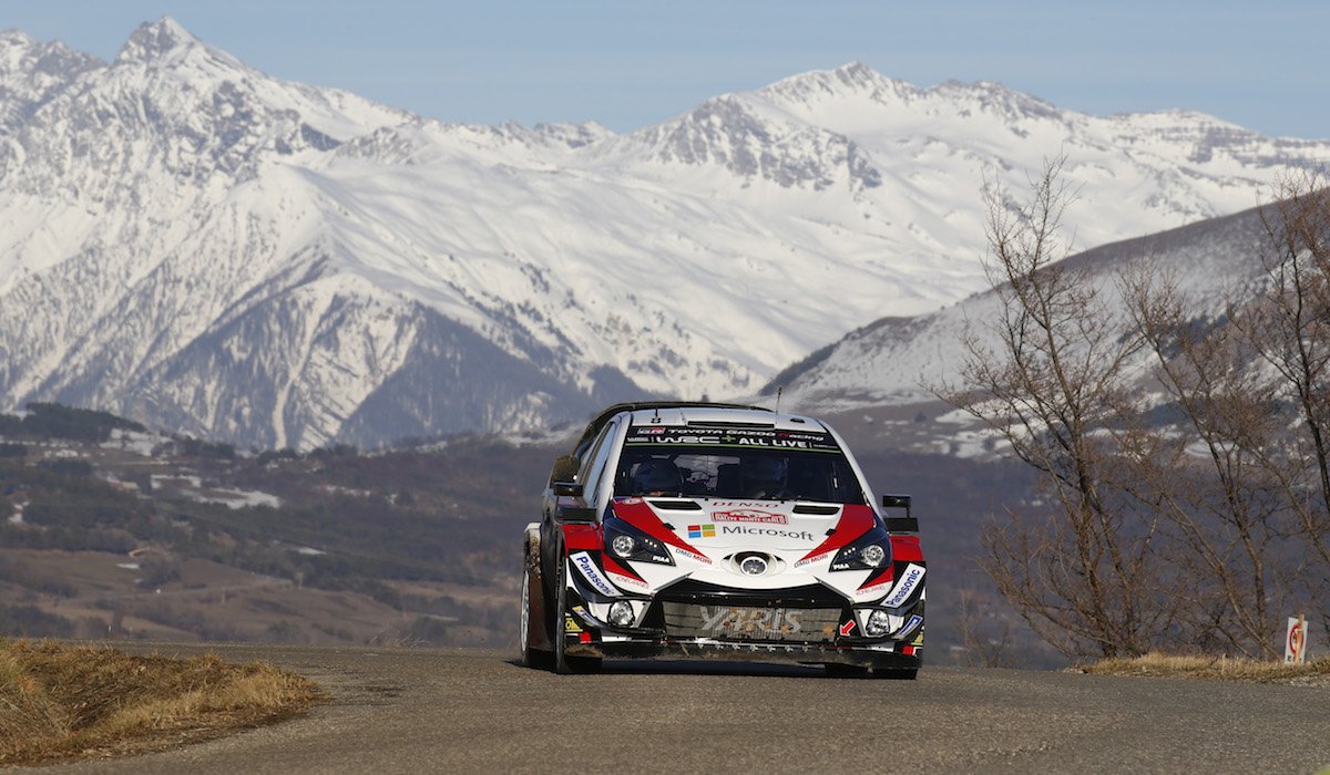 Toyota_Esp's tweet photo. Una intensa noche inicial deja a @EsapekkaLappi como mejor #YarisWRC en el #RallyeMonteCarlo: es 4°, seguido de @OttTanak 5° y @JariMattiWRC 6°. Pero esto no ha hecho más que comenzar. #WRC https://t.co/n0DTXflWZu