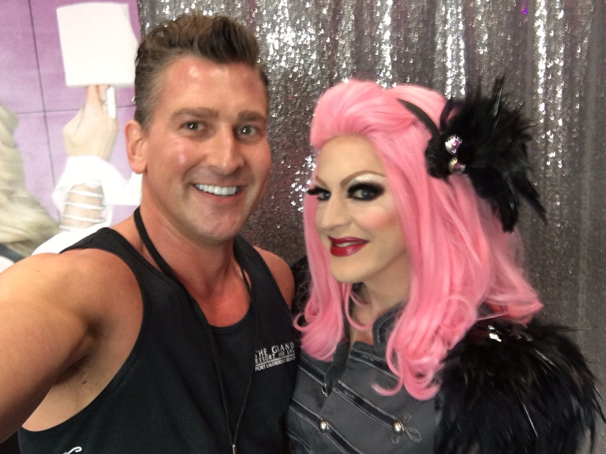 itsedwardoz's tweet photo. Our owner @CaseyKoslowski got to meet @ThorgyThor at last year’s @RuPaulsDragCon in NYC, along with other All Stars alumni @TheGingerMinj @thetammiebrown @ThePandoraBoxx 

Go Thorgy!!!! https://t.co/LWEcZpnz9N