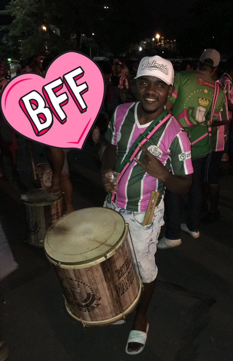 Guilhermesapao2's tweet image. Play no carnaval 💚💗 #EnsaiodeRua #Os6