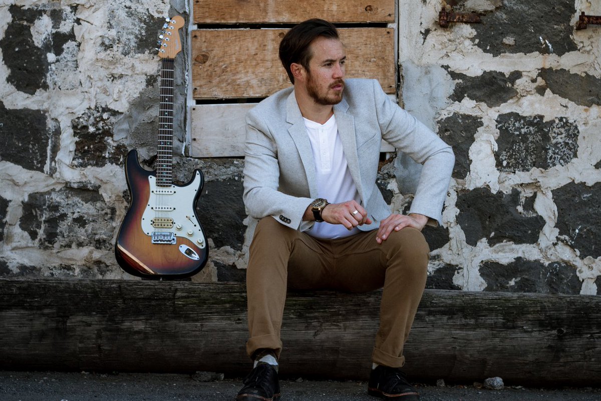 Enjoy a beverage at our bar with a side of live music! <a href="/sclelandmusic/">Sean Cleland Music</a> returns to #BLTMarket tonight starting at 7pm! See you there 🎸 #hawaii #livemusic #pauhana