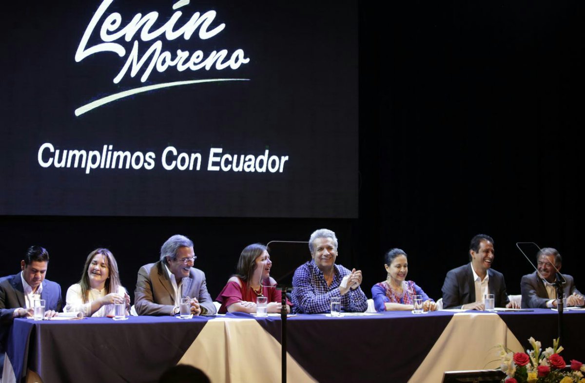 Lenin's tweet photo. Hoy, junto a ustedes, hermanas y hermanos guayaquileños, convocamos a los promotores y constructores de la Patria, para que se sigan sumando a este proyecto, único en la historia del país —y quizá de la región— por su concepto de comunidad, de hogar de hogares. #CasaParaTodos https://t.co/GAwPOY0Gmo