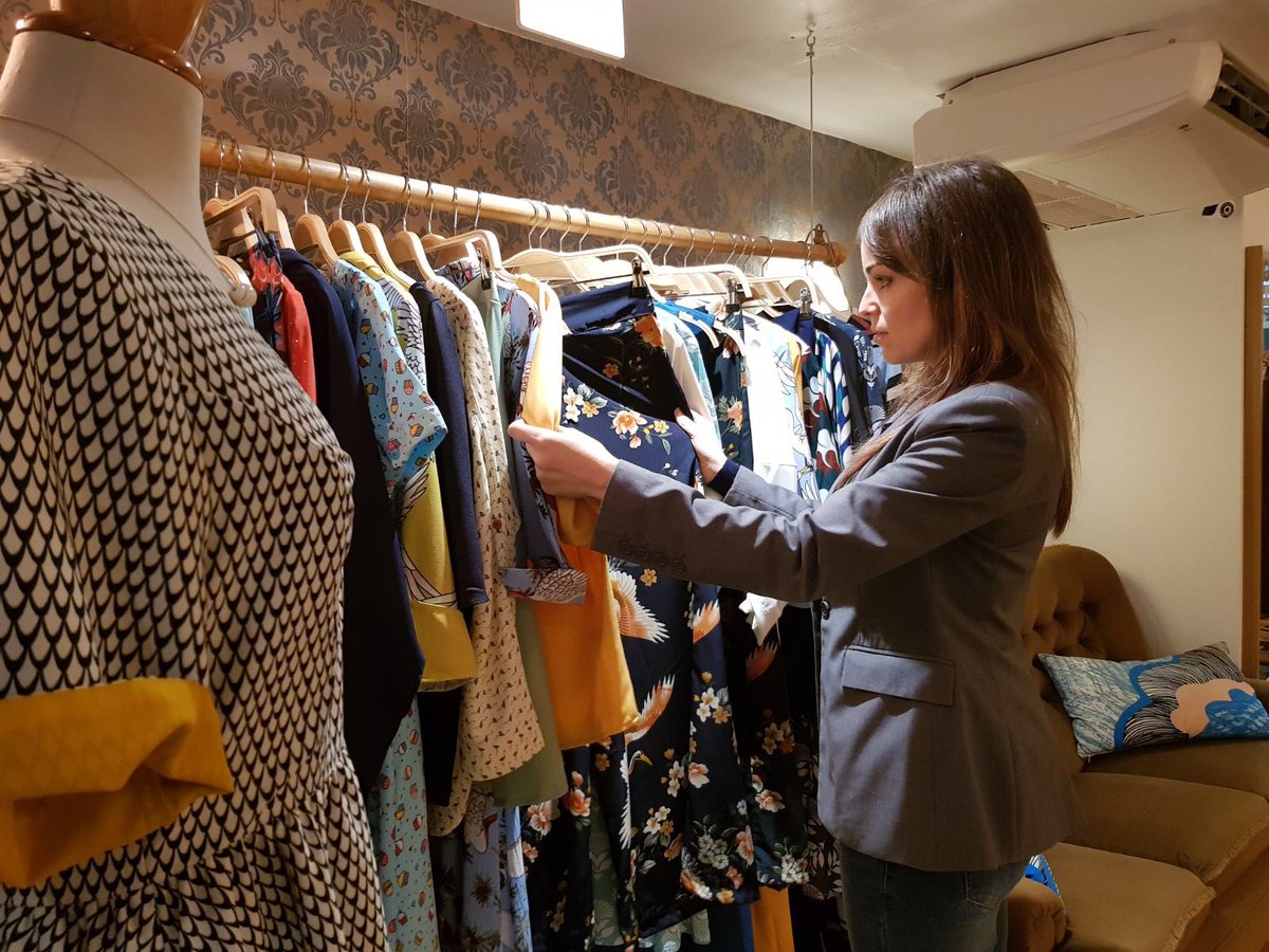 Rebepl's tweet photo. Me encanta @glusshop, allí podrás encontrar ropa y complementos de jóvenes diseñadores murcianos y marcas emergentes. No hay mejor forma de acabar el día 👖👚📿 #Murcia https://t.co/mmtSNsRsmV