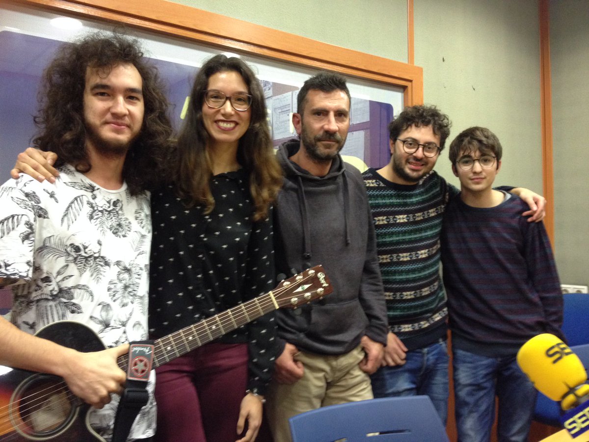 ucourbanmusic's tweet photo. Esta noche 21.30h @LongRock #CórdobaEsp estamos en el #concierto #música presentación de #MúsicaPropia @RadioCordobaSER con @rollygoats @VuBusted #afrosutra #MikeSun y José Marín   https://t.co/2n1R8nv6AJ https://t.co/ErZ7Ck0J5w