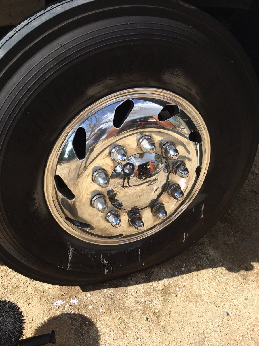 The down and dirty job of polishing aluminum, great results after a few hours #alcoawheels