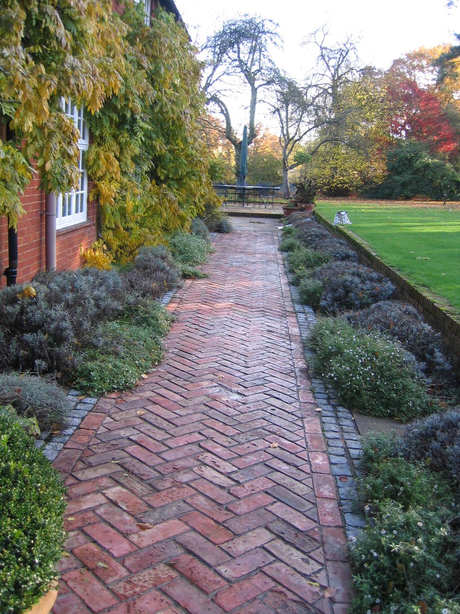 joinusoutside's tweet photo. Gorgeous herringbone brick path flanked by lavender leading to a terrace #smallmomentsofcalm #path #winterview #landscaping #joinusoutside #designsolutions https://t.co/ZTxAZh7DbX