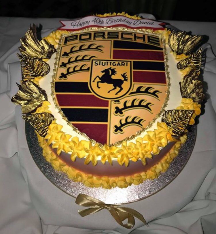 KayeComms's tweet photo. Wow 😍 who’d like a cake like this for their birthday? 🙋🏼‍♀️🙋🏻‍♂️ https://t.co/isVWB0Mr0f