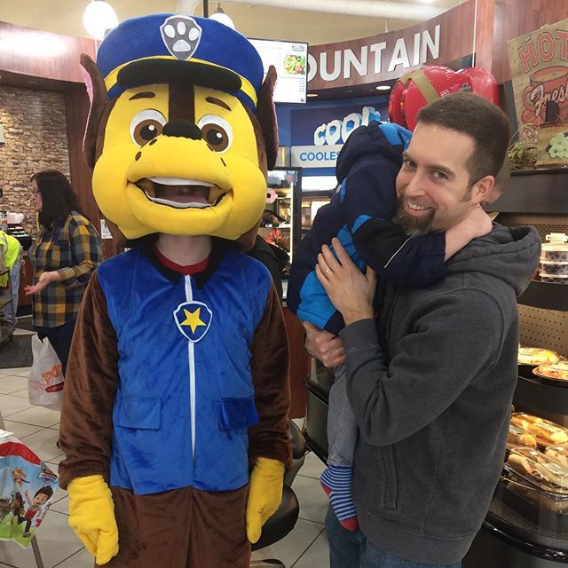 DustinGessel's tweet photo. Are you bold or do you shrink away when you finally meet your hero? Unfortunately for my middle guy, meeting Chase was a little too much to handle. Which hero would you love to meet? #tbt #hero #chaseisonthecase #pawpatrol https://t.co/Di1h2eEhAf https://t.co/TQsKPa7BgI