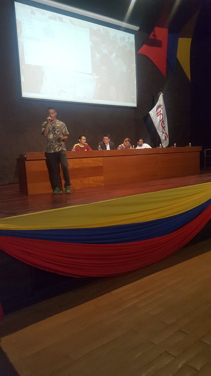RosangelaOrozco's tweet photo. #Hoy acompañamos la Juramentación de los Consejos Estudiantiles de las Unidades Educativas @Incesocialista Dando cumplimiento a la Resolución 058. @WuikelmanAngelP @JauaMiranda @MPPEDUCACION. Viva la Juventud! https://t.co/JYX5OxSR8s