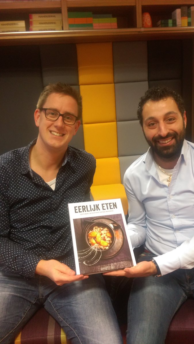 Vandaag hebben we, na een goed en leuk gesprek, een prachtig kookboek cadeau gekregen van <a href="/schoolfruit/">Schoolfruit.nl</a> . Het staat vol met heerlijke recepten, waarin o.a. fruit een hoofdrol speelt. Heel erg bedankt, we zijn er blij mee!