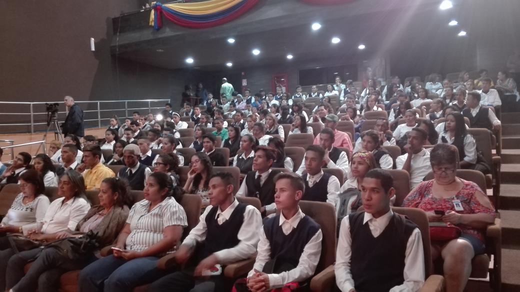 WuikelmanAngelP's tweet photo. #Ahora juramentación de Consejos Estudiantiles Inces, promoviendo la participación activa y protagónica de nuestros jóvenes #IncesFuerzaEstudiantil #25Ene https://t.co/tNUznyetcS