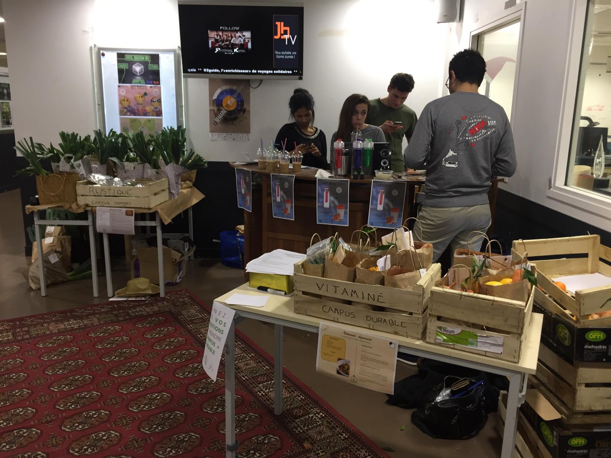 Quand l'ECE Paris se transforme en restaurant ! (1/2)

Les étudiants des associations NOISE ECE et <a href="/UPAUnisPourAgir/">UPA Unis Pour Agir</a> ont proposé aux étudiants d'acheter des paniers de fruits et légumes à 5€. Une belle initiative pour un Campus Durable !
#vieassoece #ecoledingenieurs