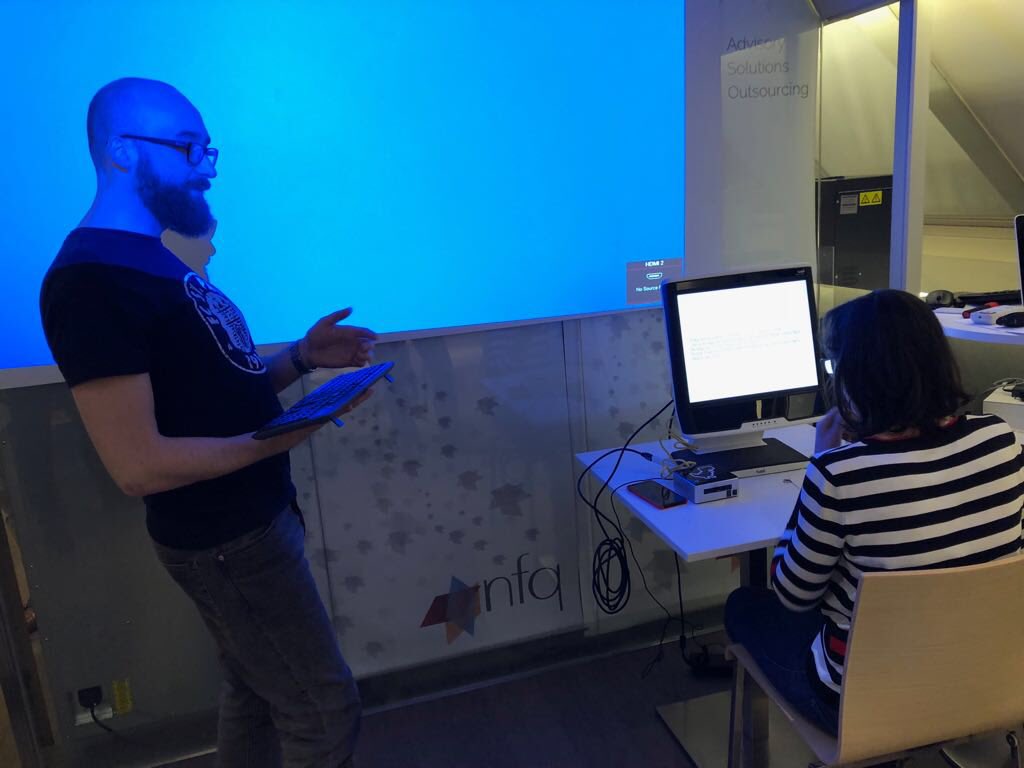 aida_valino's tweet photo. Haciendo test de usuario con Eye Tracking, sí señor! En @kairos_ds https://t.co/CDJH86idVG