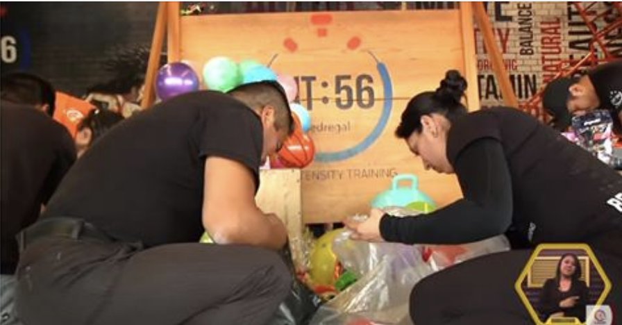 JuguetonAzteca's tweet photo. La fuerza y energía llegó al Juguetón con nuestros aliados como #HIT56! https://t.co/hAMNfAx6mg