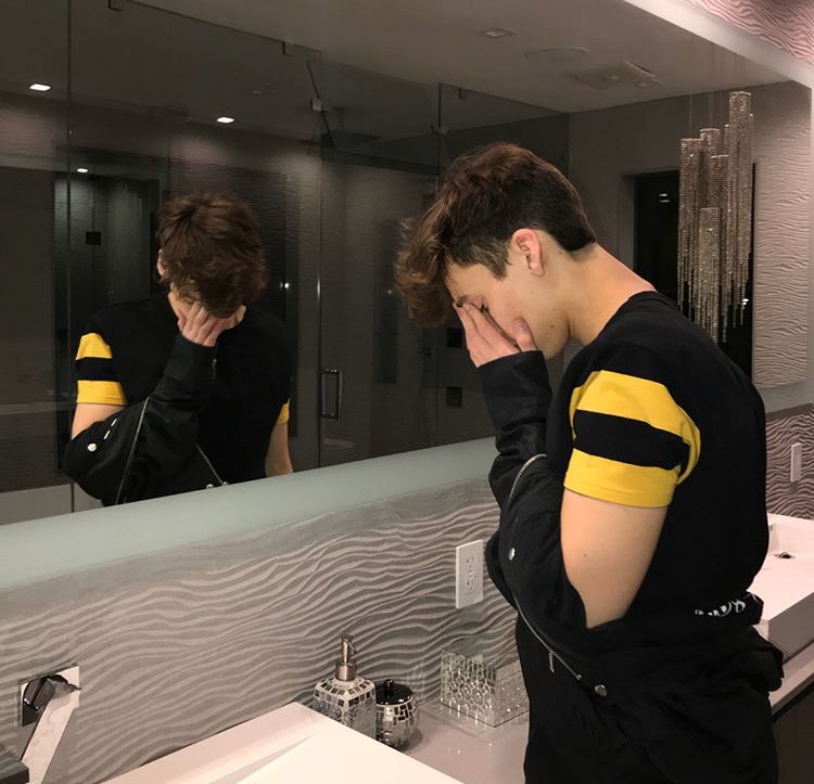 JackThatsofalse's tweet image. Drunk reflection