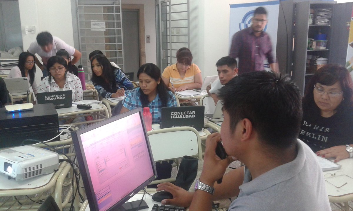 AntoniaApaza's tweet photo. Taller TdServer. Equipo PLANIED-Conectar Igualdad. Mitre 274.@aniberruezo @MEducacionSalta @miriamgoch @cristian_ortin @OrlyBC @MartaMariaMerlo  @SaltaEduca2020 @educarportal @sarcienaga https://t.co/gZJbkUTlpc