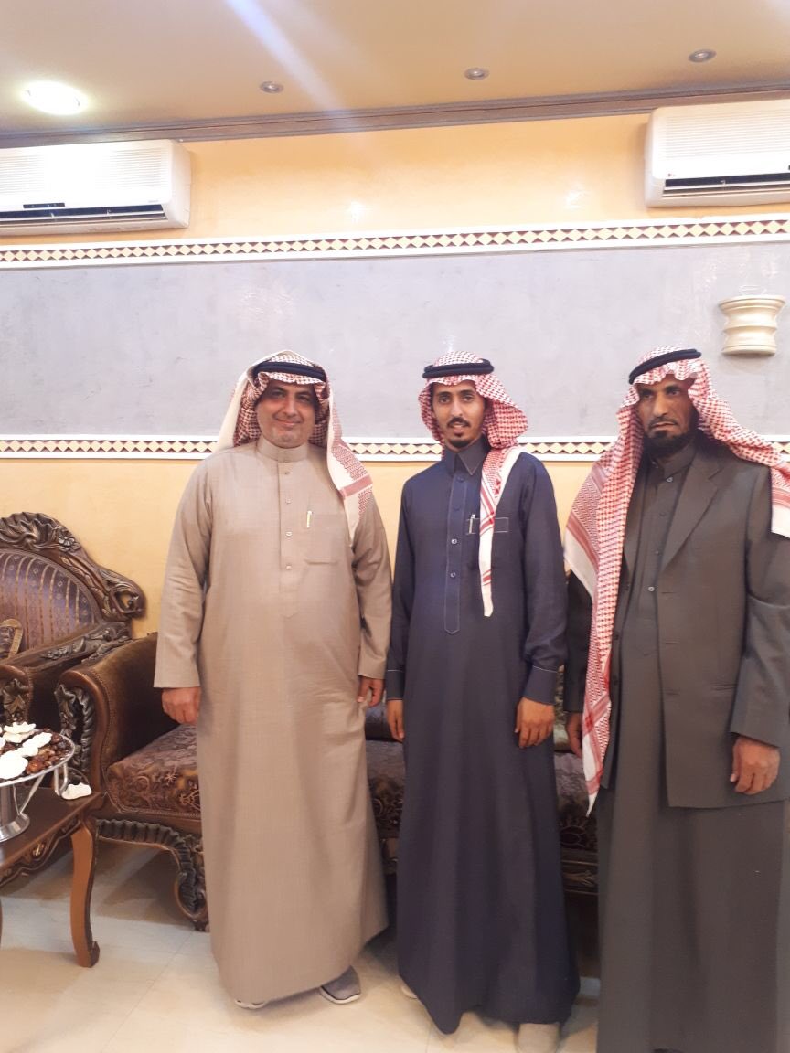 ameeenko's tweet photo. تشرفنا بزيارة السفير عبدالعزيز بن خالد الشمري
 سفير السعوديه بدولة العراق للعم فالح بن عيسى بمنزله بحائل . https://t.co/6zD1SFgTff
