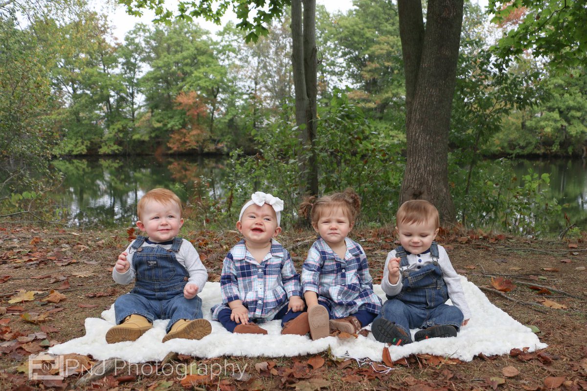 PhotographyPNJ's tweet photo. #ThrowbackThursday to a surprise #photoshoot for a very special #grandma! 💜 #cousins #photography #familyphotography https://t.co/08vH05cdk1