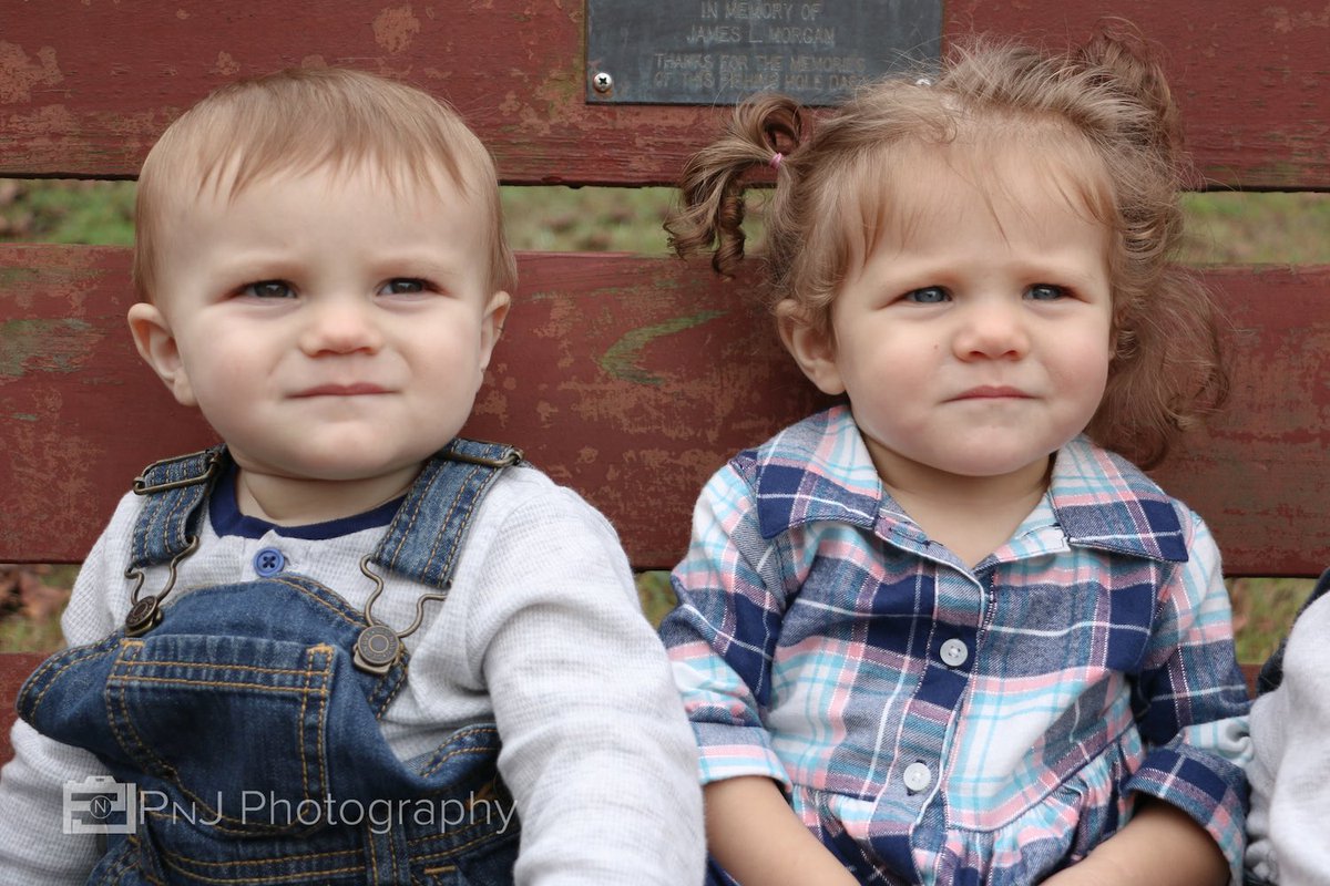 PhotographyPNJ's tweet photo. #ThrowbackThursday to a surprise #photoshoot for a very special #grandma! 💜 #cousins #photography #familyphotography https://t.co/08vH05cdk1