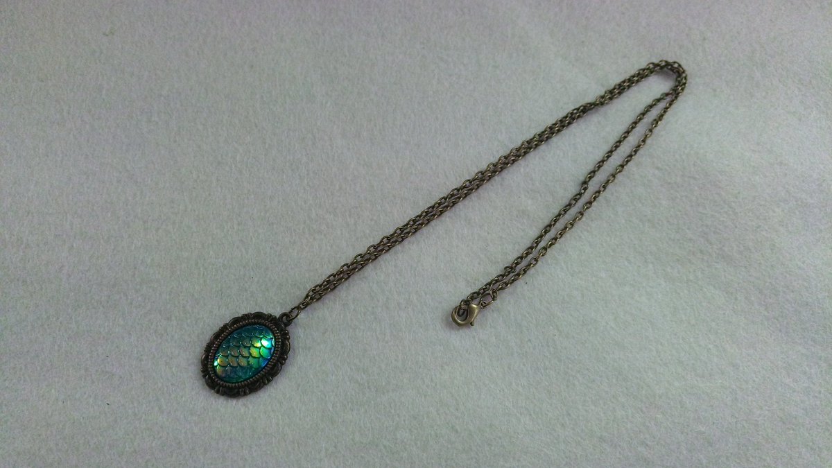 inleather03's tweet photo. #Deux #Pendentif #ecaille #fantaisie ( #dragon , #sirène #oeufs )
#InLeather #bijoux #bijouxfantaisie #chaine #filles #femmes #bleu #blue #vert #green #fabrications #fabricationfrancaise #madeinallier #madeindauvergne #madeinfrance #chaine #janvier #janvier2018 https://t.co/dMsDmGkVIj