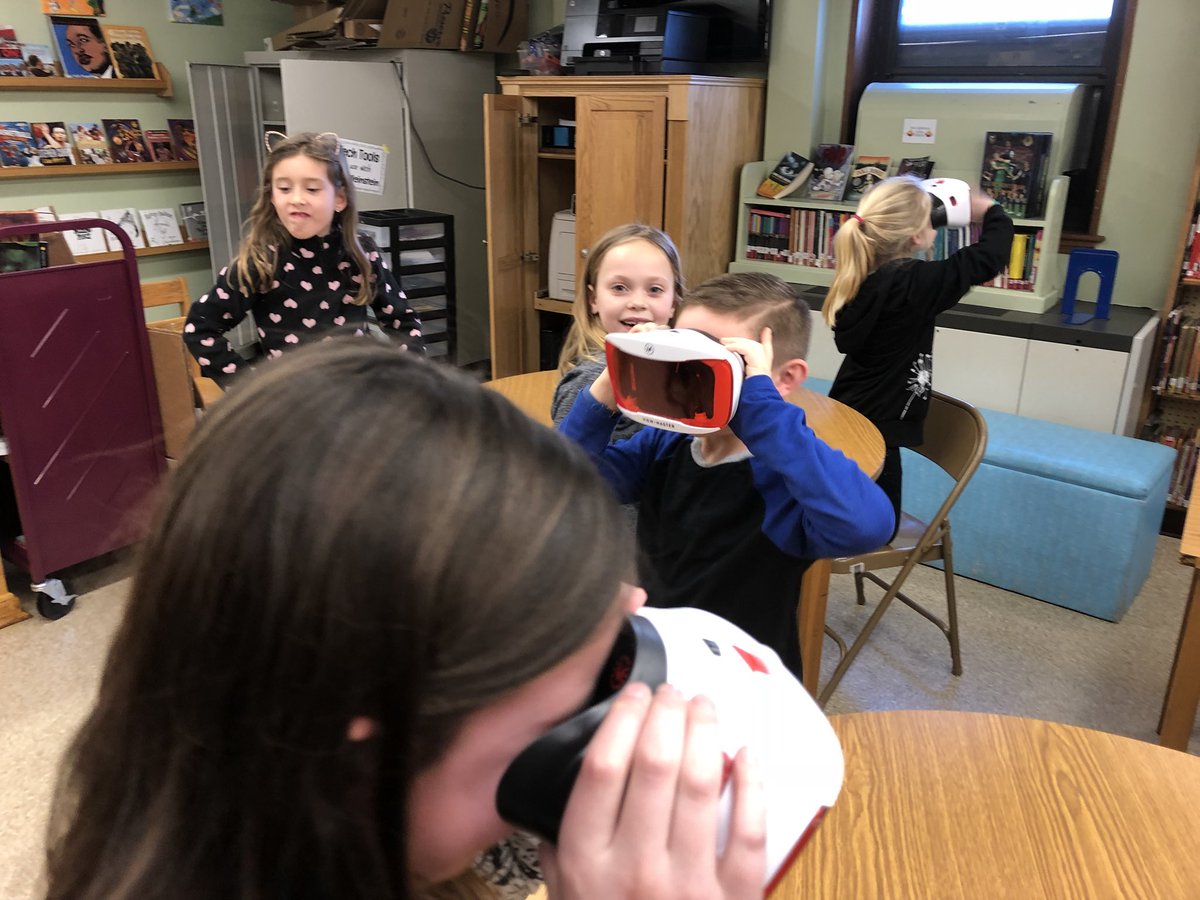 We visited national monuments today using virtual reality glasses !What a cool experience!@RPPrincipal @marlzweinstein #MTPSPride #Rpfamily