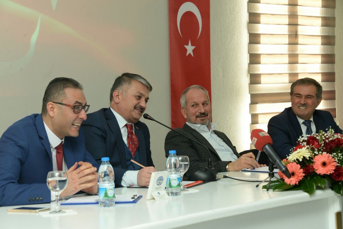 ersinyazici1's tweet photo. Bigadiç İlçesi Mahalle Muhtarları ile bir araya gelerek istek ve sorunlarını dinledik... https://t.co/VIK0i6KjUW