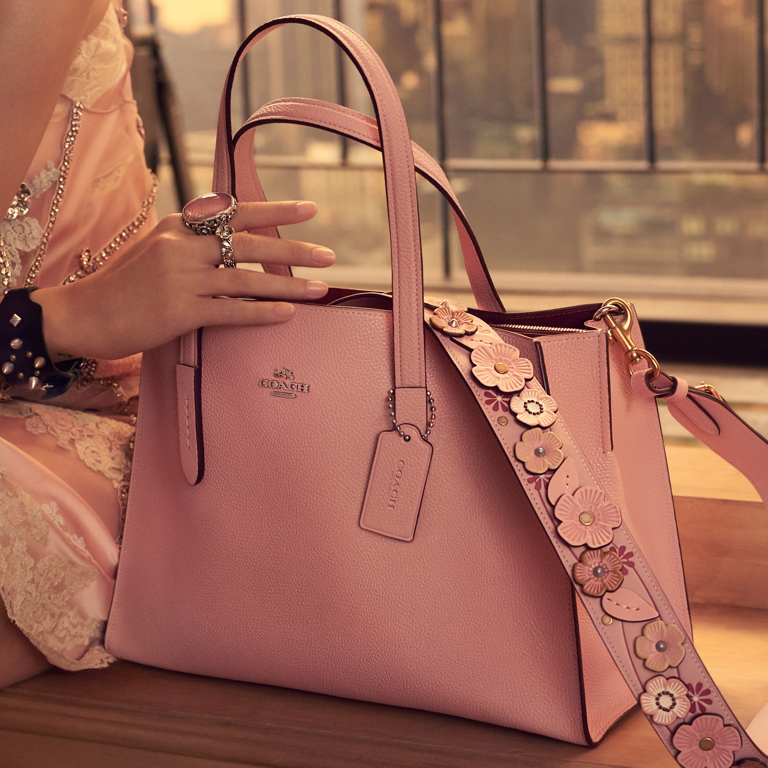 Coach on X Meet Charlie our crush worthy new carryall in a pretty shade of pink. https t odAiHzBJUj SelenaGomez CoachxSelena CoachSS18 CoachNY ValentinesDay https t Xjb1dnBmNM X