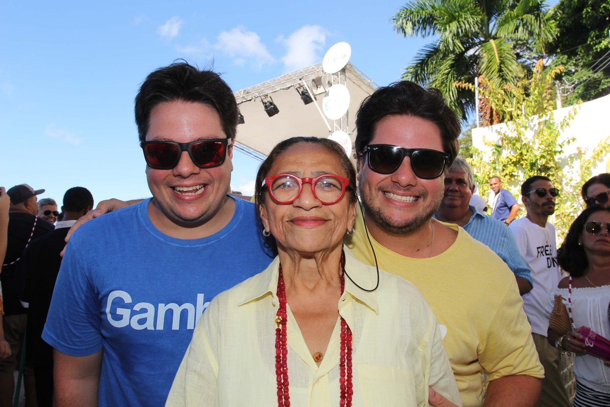 Liciafabio's tweet photo. @SiteLiciaFabio Licia Fabio e a Oquei confirmam a Casa Bem Bahia neste carnaval! Confira tudo no link! https://t.co/D73QVsKDwK https://t.co/Pbm6ATOrMf