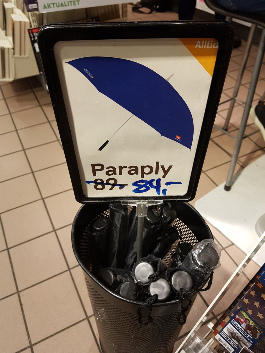 erieia's tweet photo. Man priser ikke ned paraplyene mer enn nødvendig I Bergen. #Januarsalg https://t.co/n0QU9Z5nGi