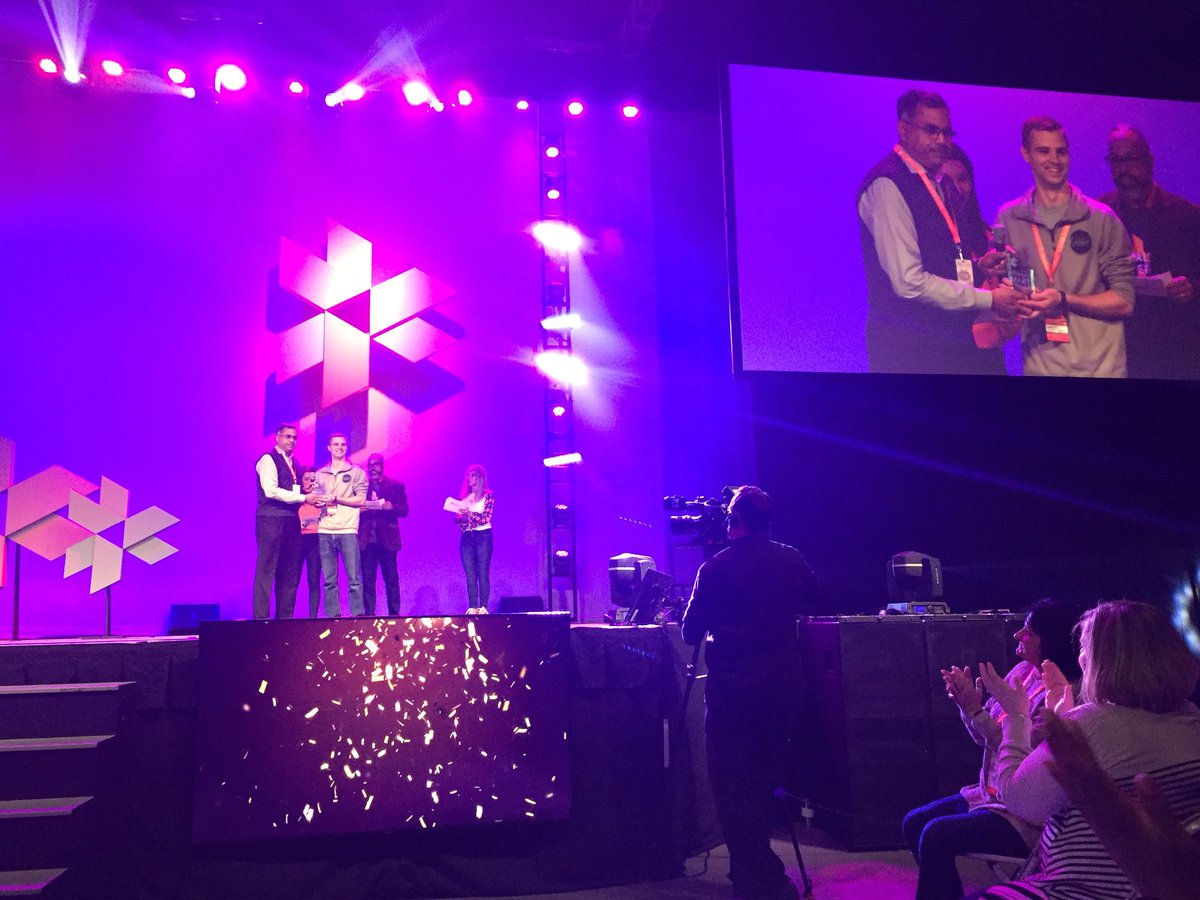 garcelona's tweet photo. Dean Deshpande of WMU’s Haworth College of Business presenting the winner of the Makers Mart competition!  #CatalystU2018 https://t.co/QfUHOb8ERJ