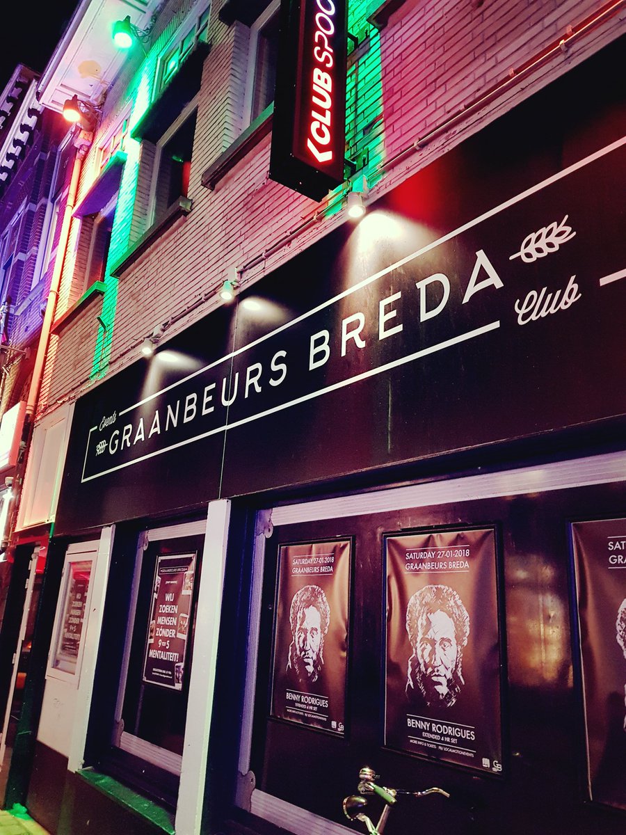 Vanavond een uitverkocht wandelconcert in het prachtige Breda. We trappen af in de Graanbeurs met Martine van der Loo en het Akilone Quartet. #beyondborders