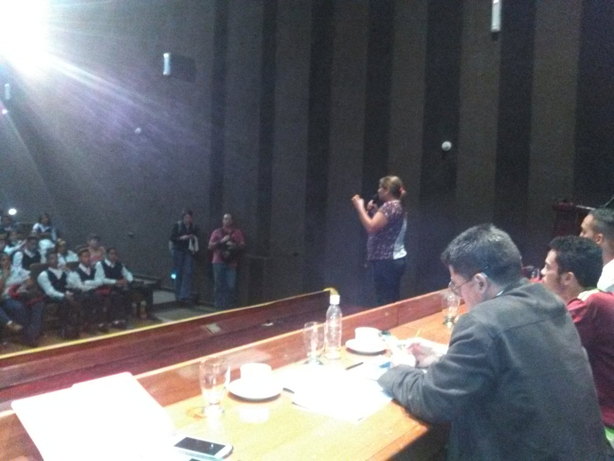 ogledar's tweet photo. Viceministra de Comunidades Educativas del @MPPEDUCACION @RosangelaOrozco comparte sus reflexiones en acto de juramentación de los 31 consejos estudiantiles @Incesocialista #IncesFuerzaEstudiantil https://t.co/XAlqH7IqFL