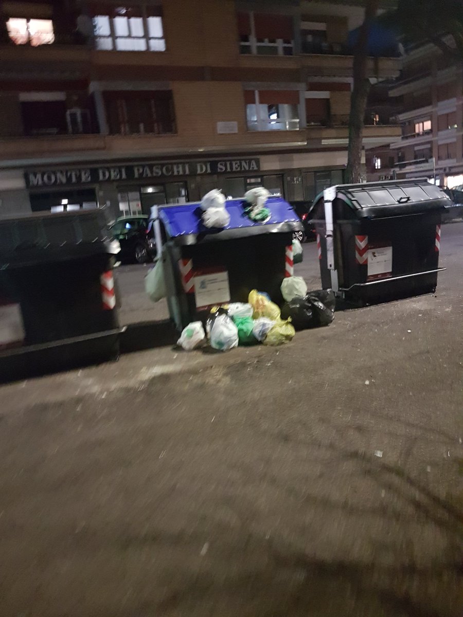 @giulianadipillo @amaromacapitale via Alessandro PIOLA Caselli 80, la plastica non si ritira in tutta la zona da giorni presidente INTERVENGA