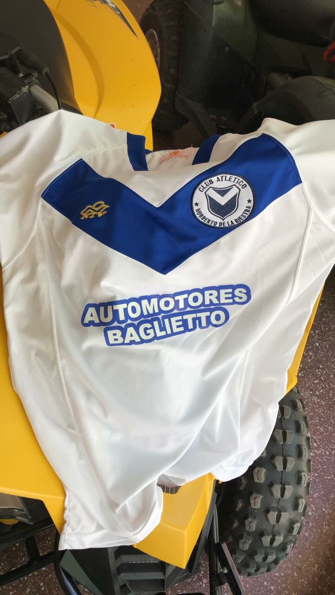 RiestraCa's tweet photo. Nueva indumentaria para nuestro equipo, que este domingo debuta en el Torneo Federal C. 

#VamosRiestra 
#VAzulada 
#TeAlentaremosDeCorazon 

🔵⚪️🔵 https://t.co/l7N6LckmQQ