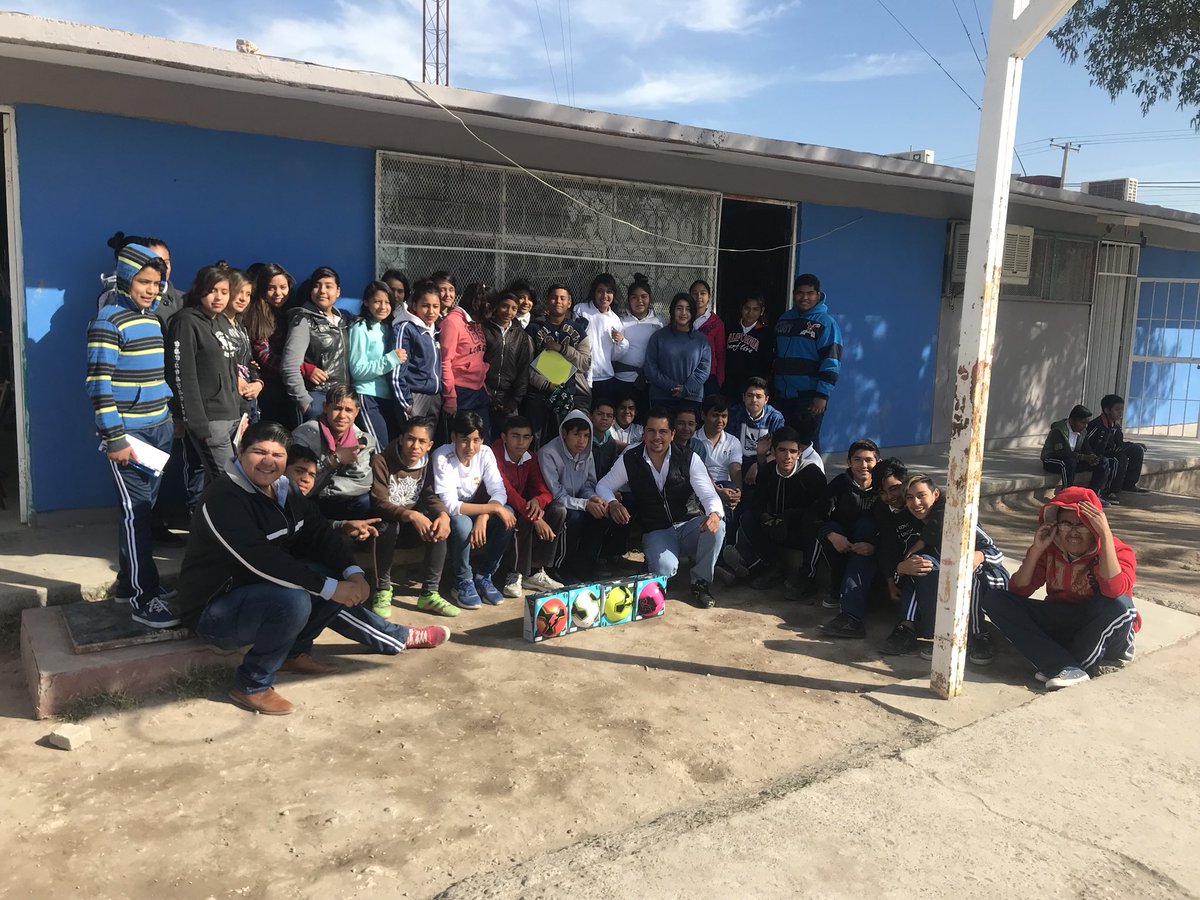 gerardohdz2's tweet photo. El día de hoy estuvimos con jóvenes de las huertas durango en el taller de liderazgo y oferta programática #Sagarpa #ArraigateJoven https://t.co/6ddohzfB5D
